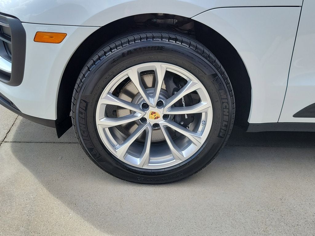 2026 Porsche Macan Base