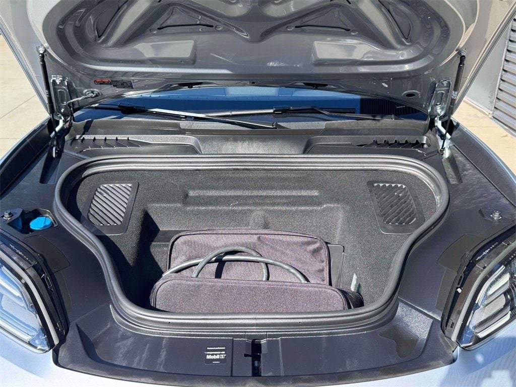 2025 Porsche Macan Electric Turbo