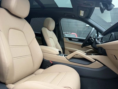 2026 Porsche Cayenne E-Hybrid Base