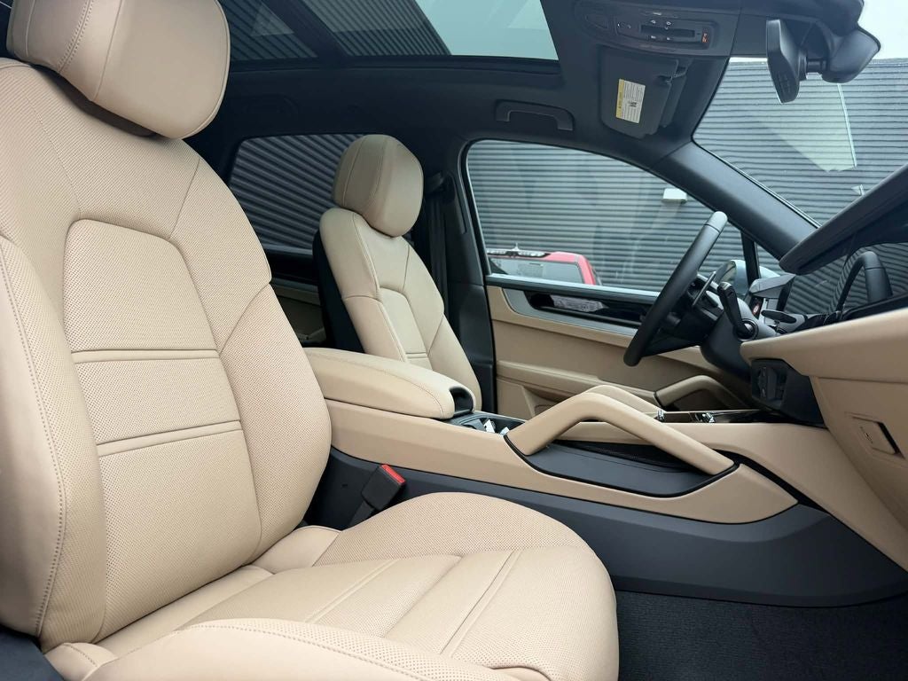 2026 Porsche Cayenne E-Hybrid Base