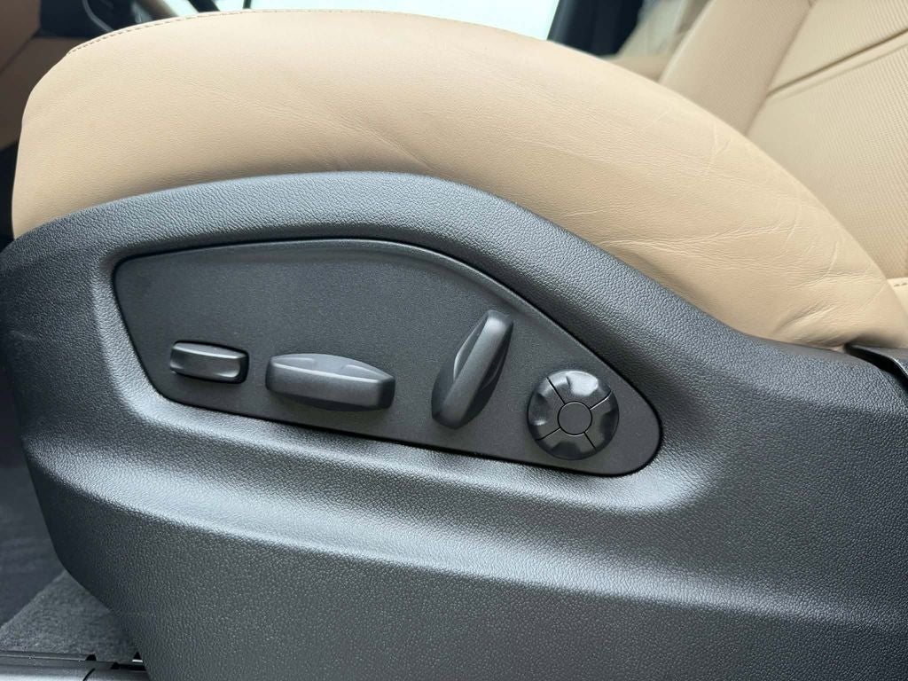2026 Porsche Cayenne E-Hybrid Base