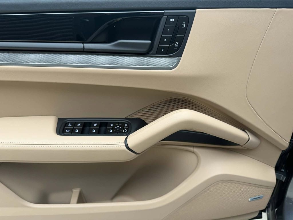 2026 Porsche Cayenne E-Hybrid Base