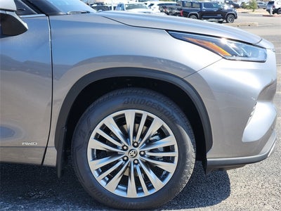 2026 Toyota Highlander Hybrid Platinum