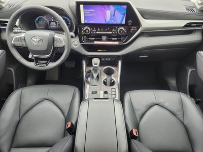 2026 Toyota Highlander Hybrid Platinum