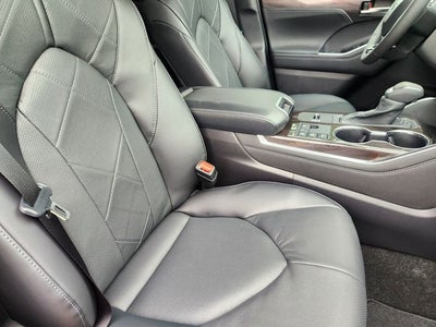 2026 Toyota Highlander Hybrid Platinum