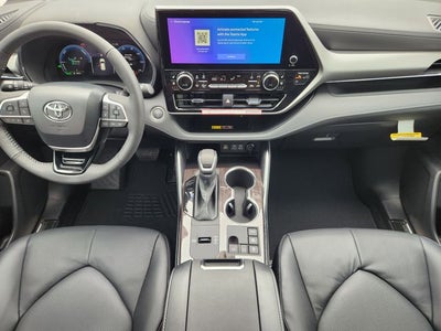 2026 Toyota Highlander Hybrid Platinum