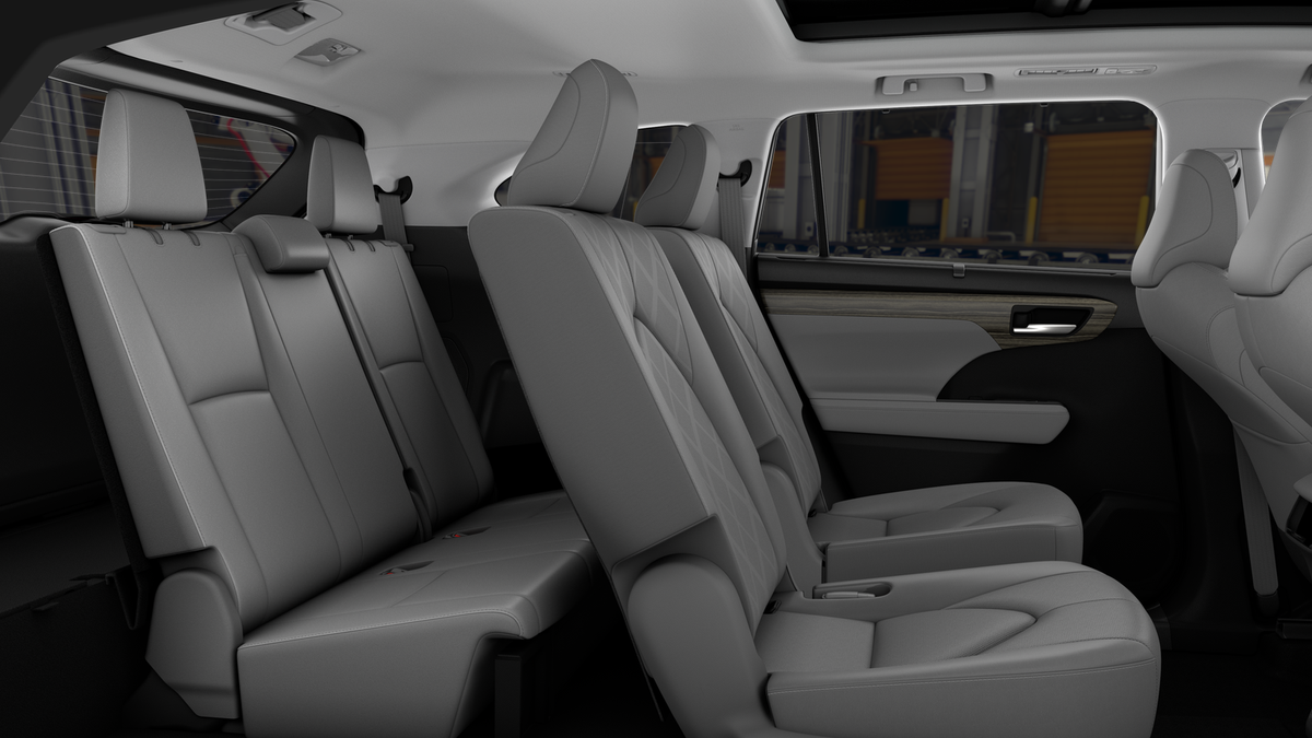 2026 Toyota Highlander Hybrid Platinum