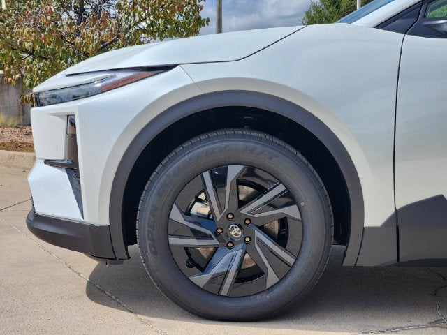 2027 Toyota C-HR SE
